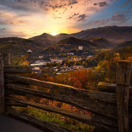 Moonshine Chalet, Hot Tub, Pool Access, Wifi, 1089 Free Tickets Each Paid Day, Dollywood And More Гатлинбург Экстерьер фото
