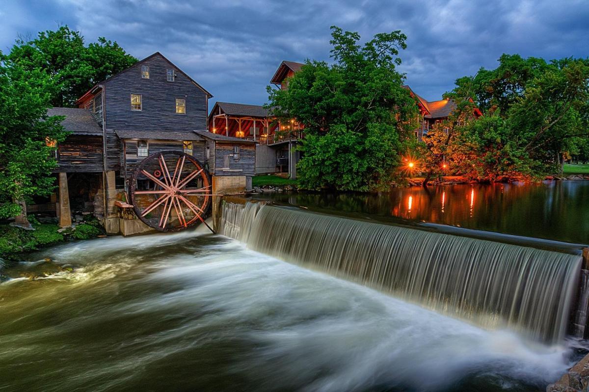 Moonshine Chalet, Hot Tub, Pool Access, Wifi, 1089 Free Tickets Each Paid Day, Dollywood And More Гатлинбург Экстерьер фото