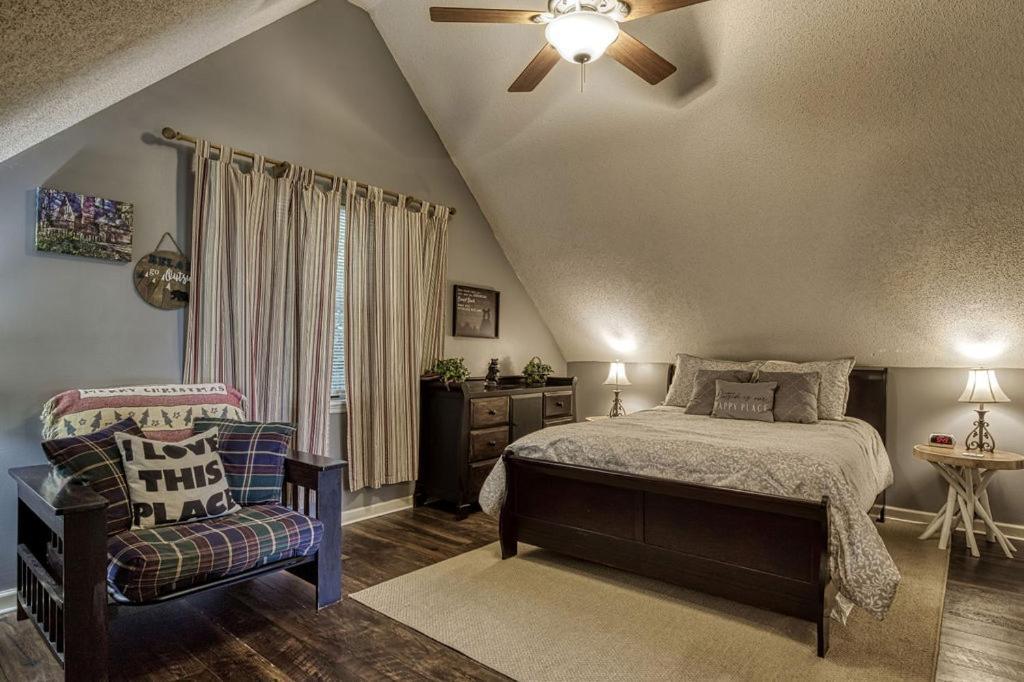 Moonshine Chalet, Hot Tub, Pool Access, Wifi, 1089 Free Tickets Each Paid Day, Dollywood And More Гатлинбург Экстерьер фото