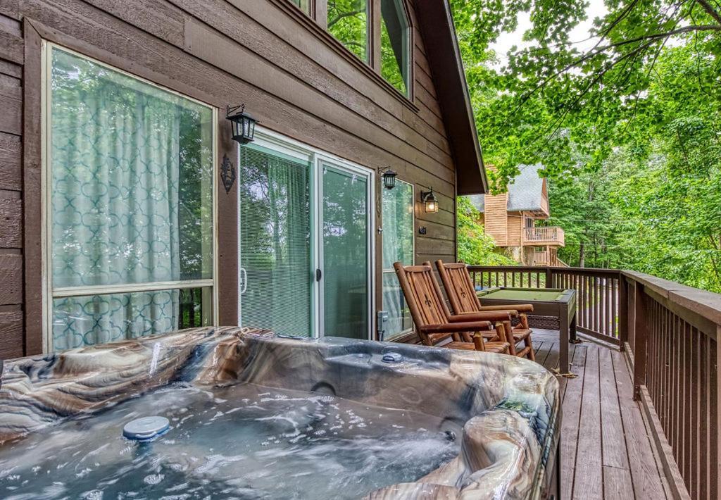 Moonshine Chalet, Hot Tub, Pool Access, Wifi, 1089 Free Tickets Each Paid Day, Dollywood And More Гатлинбург Экстерьер фото
