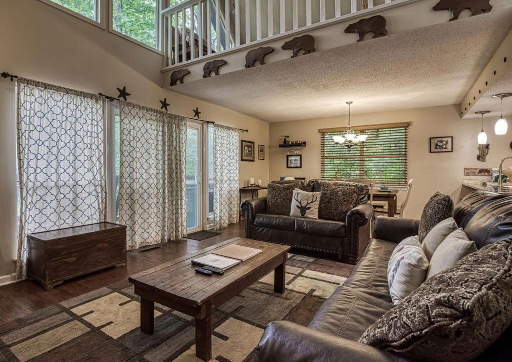Moonshine Chalet, Hot Tub, Pool Access, Wifi, 1089 Free Tickets Each Paid Day, Dollywood And More Гатлинбург Экстерьер фото
