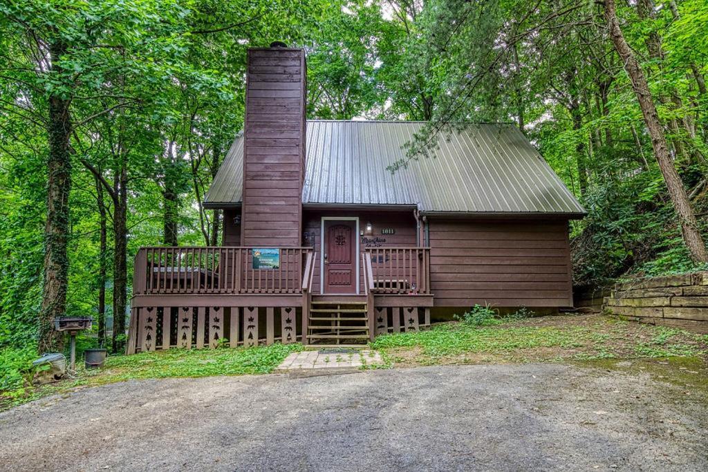 Moonshine Chalet, Hot Tub, Pool Access, Wifi, 1089 Free Tickets Each Paid Day, Dollywood And More Гатлинбург Экстерьер фото
