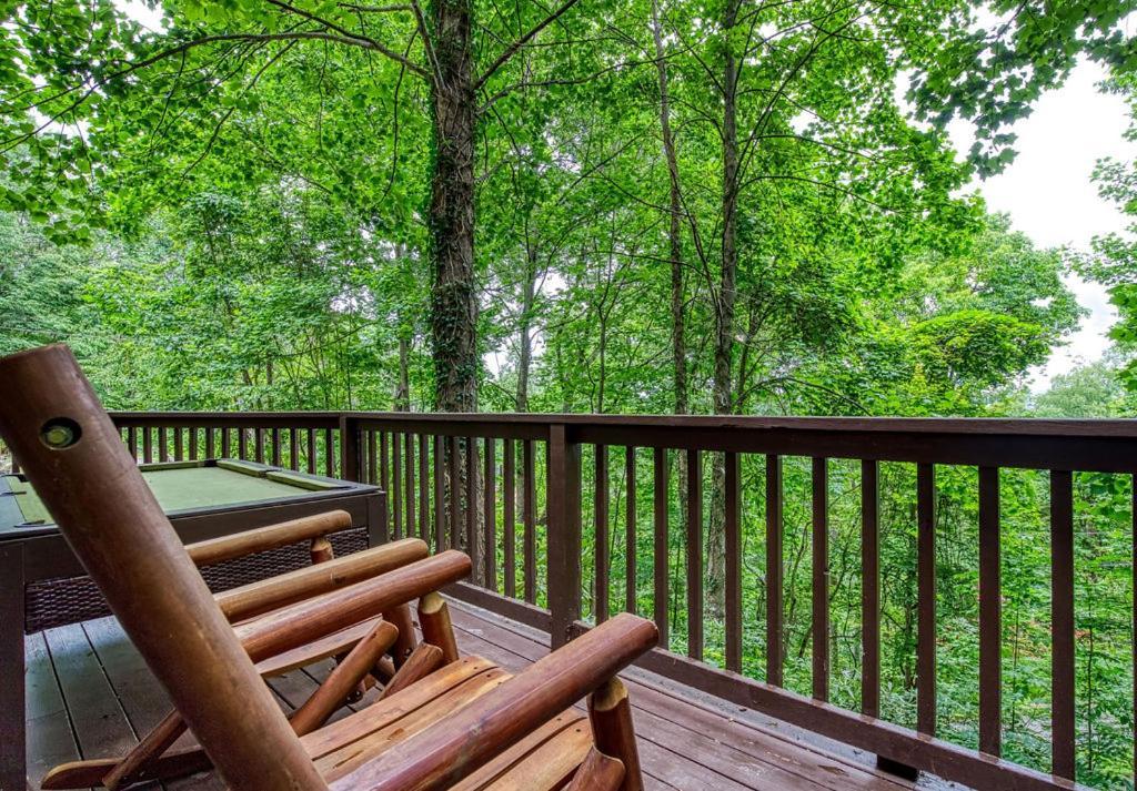 Moonshine Chalet, Hot Tub, Pool Access, Wifi, 1089 Free Tickets Each Paid Day, Dollywood And More Гатлинбург Экстерьер фото