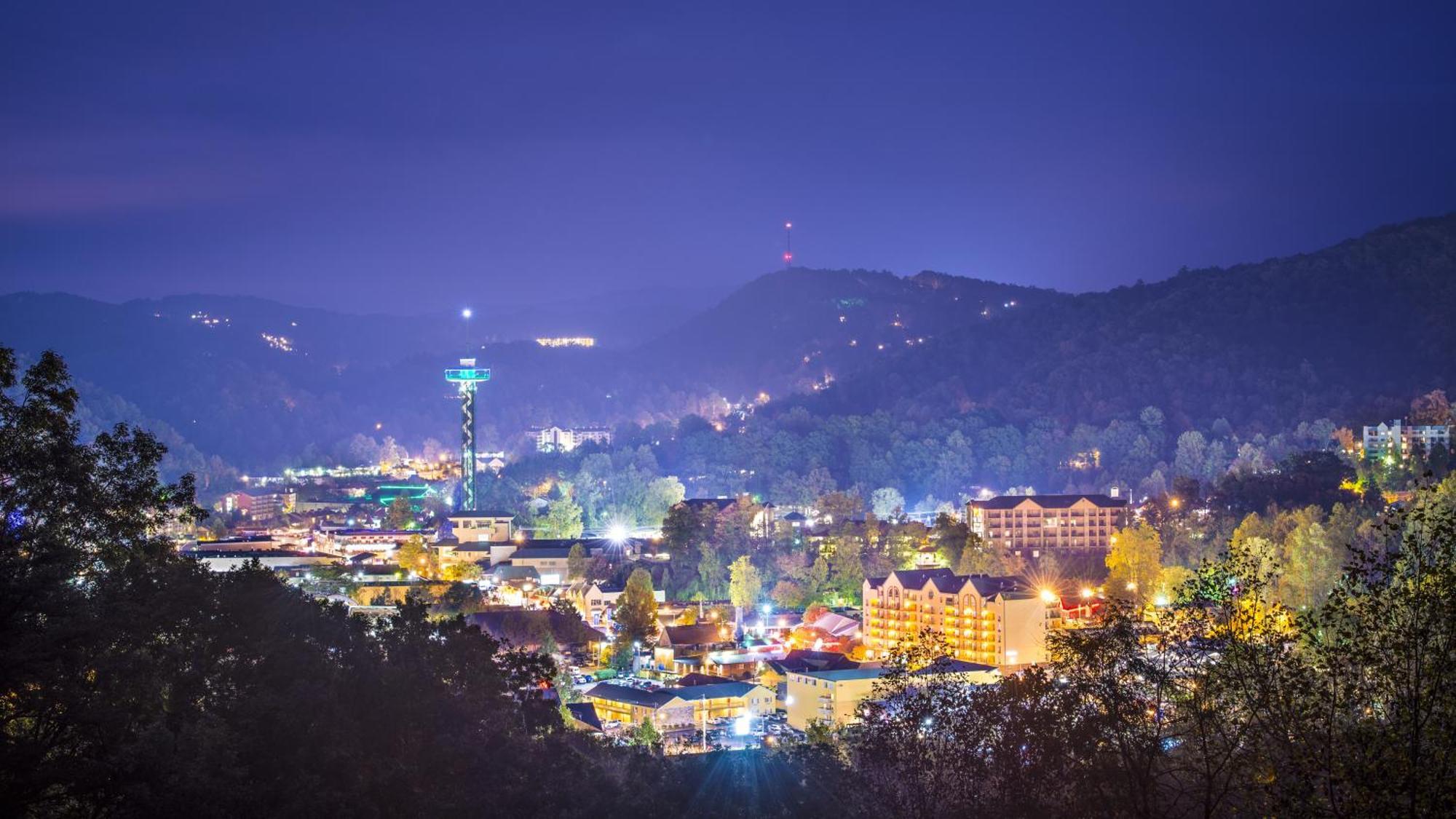 Moonshine Chalet, Hot Tub, Pool Access, Wifi, 1089 Free Tickets Each Paid Day, Dollywood And More Гатлинбург Экстерьер фото