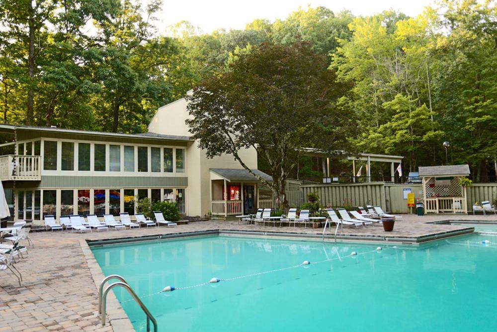 Moonshine Chalet, Hot Tub, Pool Access, Wifi, 1089 Free Tickets Each Paid Day, Dollywood And More Гатлинбург Экстерьер фото